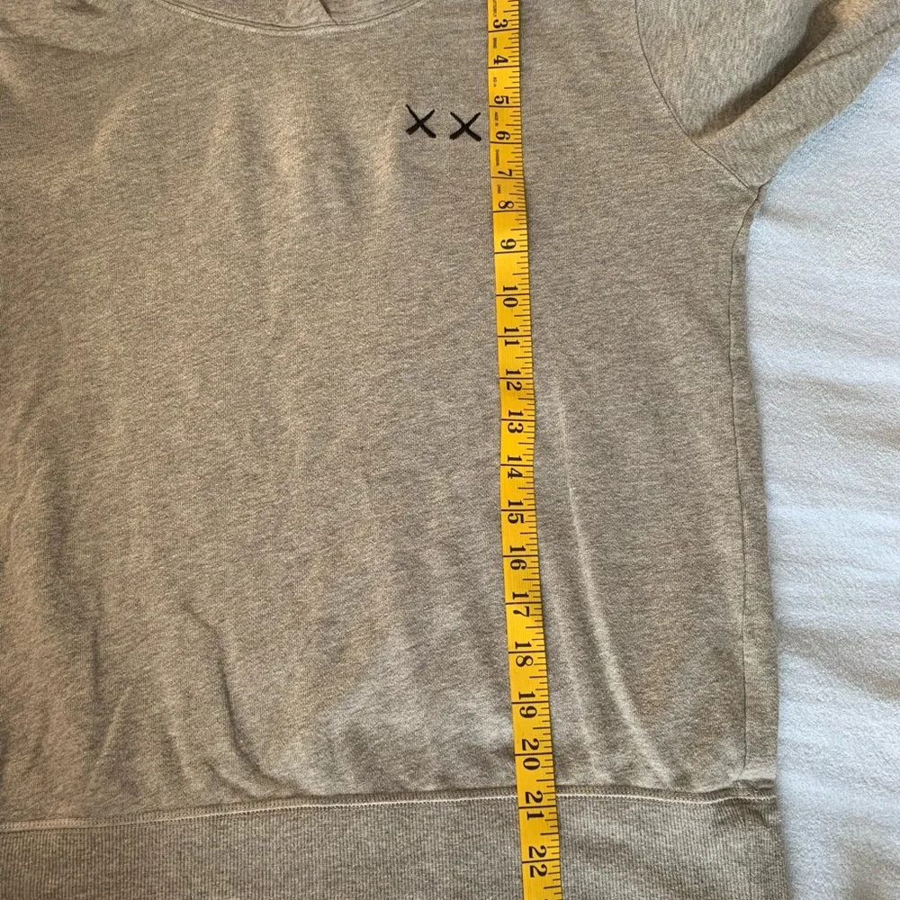 Uniqlo x Kaws hoodie - Picture 6 of 7